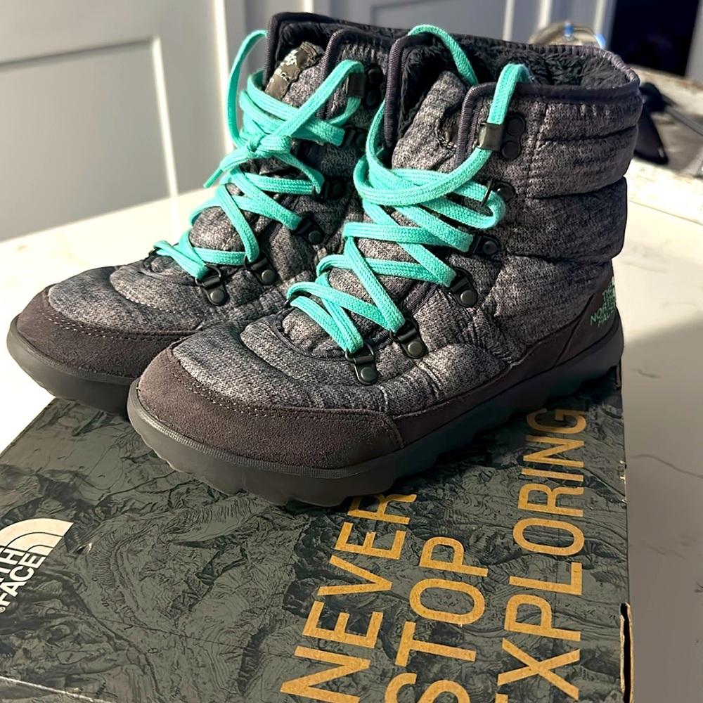 The North Face, size 7, winter boots, woman’s thermoball lace, water resistant